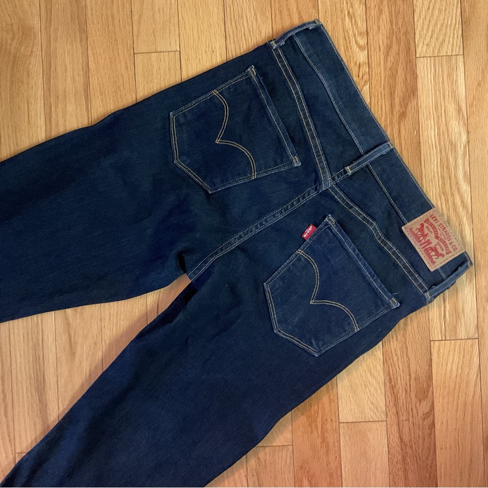 Levi’s 314 Shaping Straight Jeans - Size W26 L30
